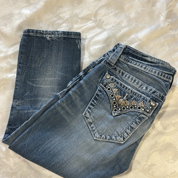 Miss Me Denim - Miss Me Jean capris. Medium wash low rise Size 25